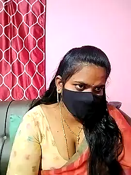 Snapshot of melina214 chatting on January 11, 2025, 4:57 pm melina214 online show from January 11, 2025, 4:57 pm