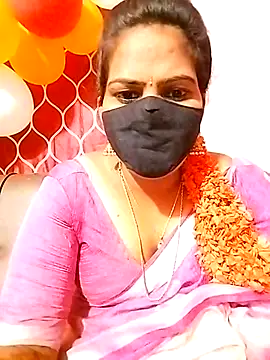 Snapshot of melina214 chatting on February 25, 2025, 4:42 pm melina214 online show from February 25, 2025, 4:42 pm