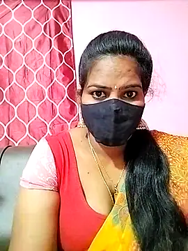 Snapshot of melina214 chatting on March 6, 2025, 4:19 am melina214 online show from March 6, 2025, 4:19 am