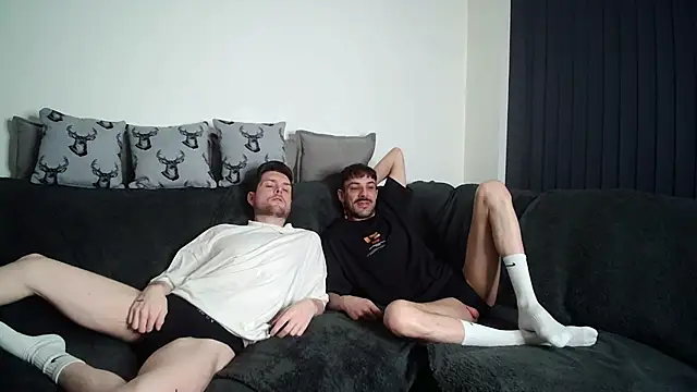 Snapshot of twotwinkhusbandss chatting on February 5, 2026, 7:29 pm twotwinkhusbandss online show from February 5, 2026, 7:29 pm