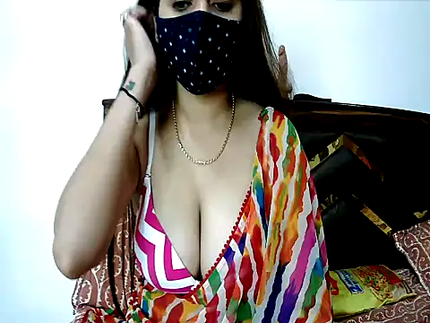 Gloie4u online show from May 12, 2026, 10:23 am