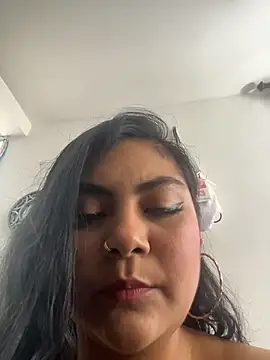 Juli Walker online show from July 6, 2026, 8:33 pm