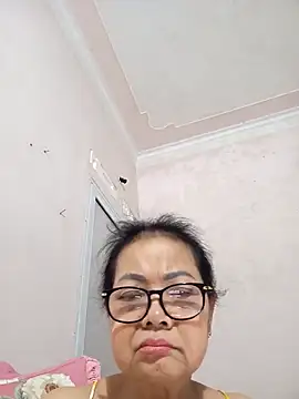 Hotestlove online show from April 9, 2026, 8:47 pm