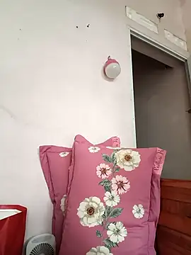 Hotestlove online show from April 15, 2026, 4:08 am