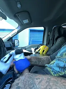 Crackkers online show from October 18, 2025, 2:51 pm