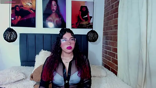 Snapshot of kyliejenner_hot chatting on May 19, 2026, 2:51 am kyliejenner hot online show from May 19, 2026, 2:51 am