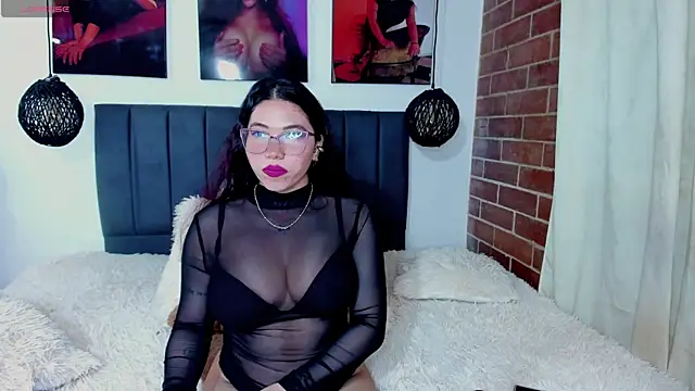 Snapshot of kyliejenner_hot chatting on June 4, 2026, 3:34 am kyliejenner hot online show from June 4, 2026, 3:34 am