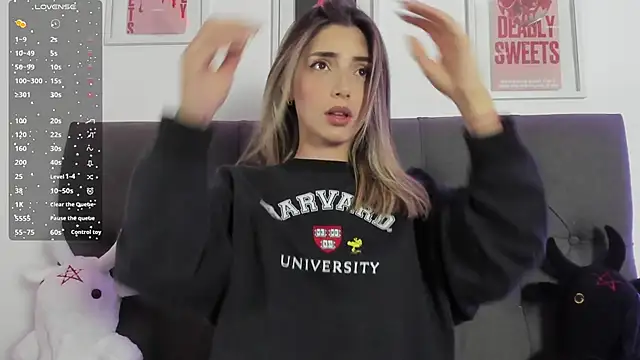 Snapshot of IsadoraGalle_ chatting on February 20, 2026, 11:27 pm IsadoraGalle online show from February 20, 2026, 11:27 pm