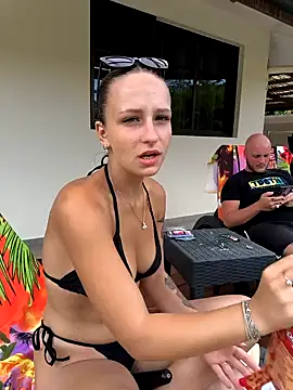 Snapshot of emma4xxx chatting on February 8, 2025, 7:49 pm emma4xxx online show from February 8, 2025, 7:49 pm