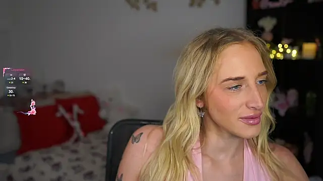 Nicolette  Shea  online show from December 22, 2024, 1:55 pm