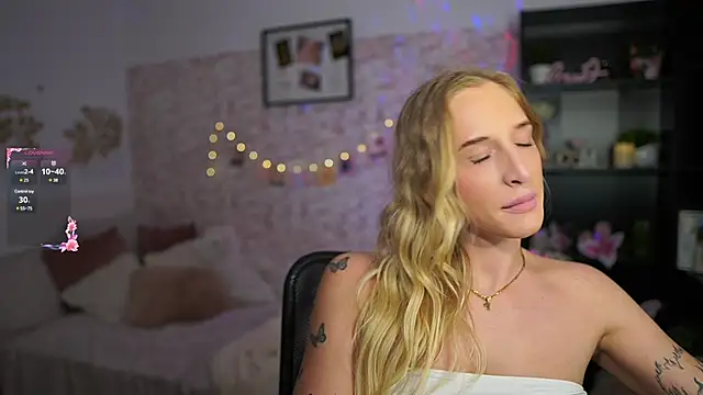 Nicolette  Shea  online show from February 27, 2025, 5:04 pm