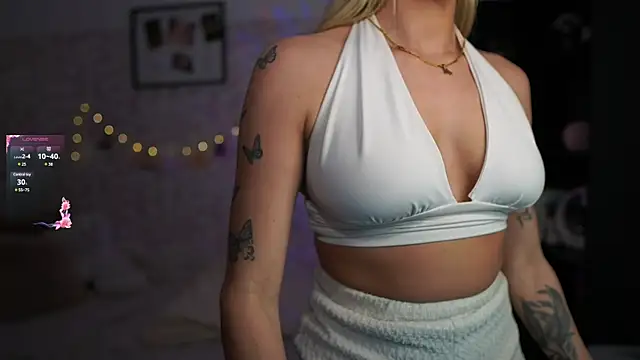 Nicolette  Shea  online show from March 6, 2025, 2:18 pm