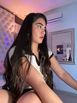 Snapshot of ZarahEvans chatting on December 10, 2024, 10:47 pm ZarahEvans online show from December 10, 2024, 10:47 pm