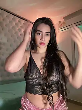 Snapshot of ZarahEvans chatting on December 19, 2024, 7:51 pm ZarahEvans online show from December 19, 2024, 7:51 pm