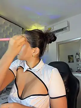 Snapshot of ZarahEvans chatting on May 14, 2026, 8:48 pm ZarahEvans online show from May 14, 2026, 8:48 pm