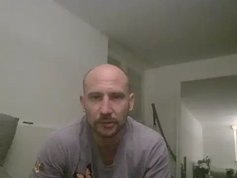 Snapshot of Smileboy698 chatting on March 16, 2026, 1:33 am Smileboy698 online show from March 16, 2026, 1:33 am