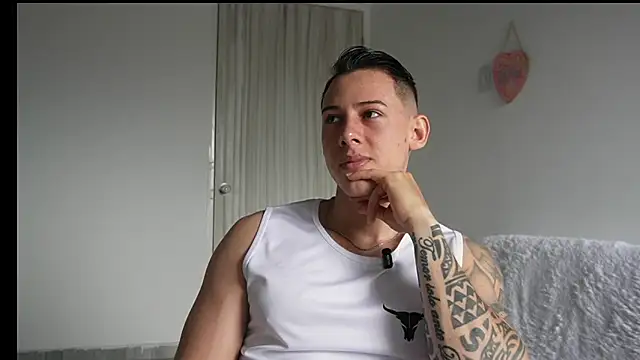Muscle King Cum online show from May 13, 2026, 1:19 pm