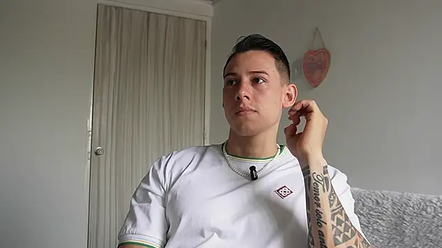 Muscle King Cum online show from May 18, 2026, 2:56 pm