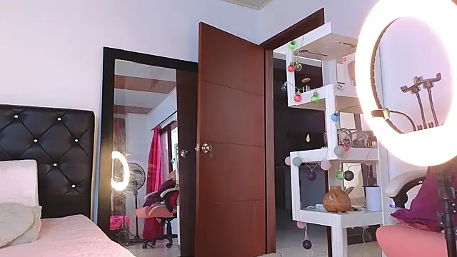 tatiana big ass boobs online show from October 7, 2025, 9:45 pm