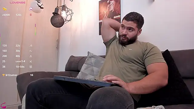 SebastianVilla  online show from October 11, 2025, 9:13 pm