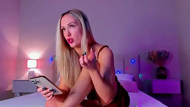 Snapshot of VikkiLustfull chatting on January 8, 2025, 3:17 pm VikkiLustfull online show from January 8, 2025, 3:17 pm