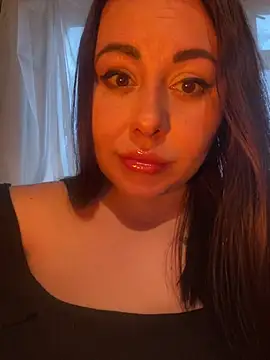 DaisyStreet online show from April 17, 2026, 4:32 pm