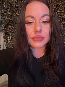 Snapshot of DaisyStreet chatting on June 1, 2026, 10:22 pm DaisyStreet online show from June 1, 2026, 10:22 pm