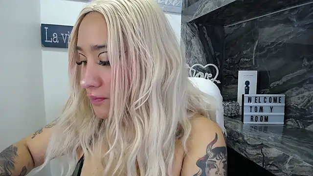 miss danika online show from October 6, 2025, 11:07 am