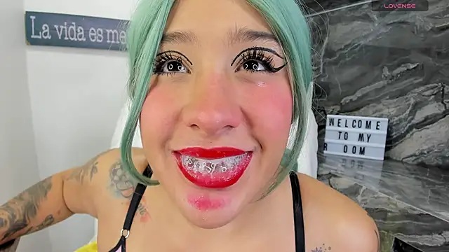 miss danika online show from November 20, 2025, 11:10 am