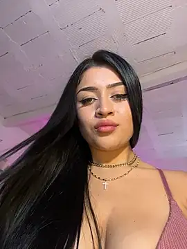 lucianaroy online show from June 25, 2026, 12:54 am