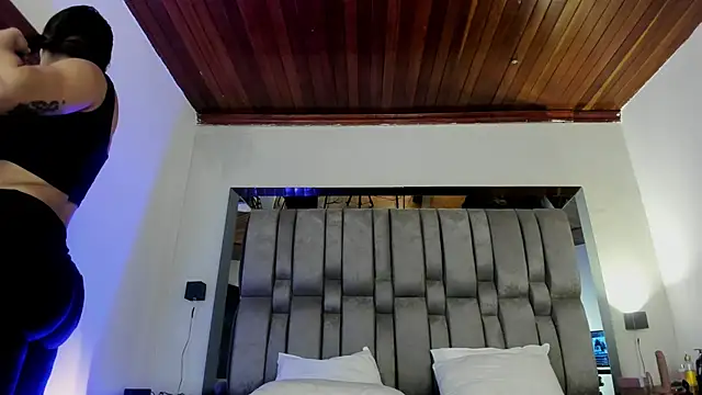 NikkySmiith online show from November 15, 2025, 11:40 am