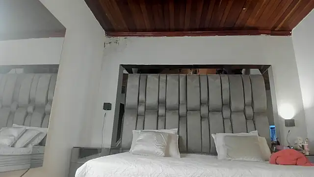 NikkySmiith online show from February 10, 2026, 11:58 am