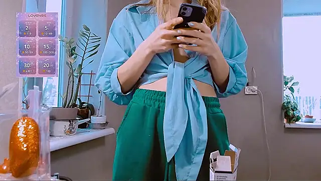 Snapshot of RosaJil chatting on February 13, 2026, 1:18 pm RosaJil online show from February 13, 2026, 1:18 pm