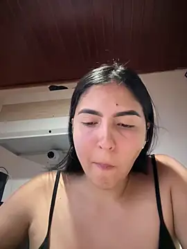 Snapshot of MarianaBenz chatting on February 12, 2026, 11:55 pm MarianaBenz online show from February 12, 2026, 11:55 pm