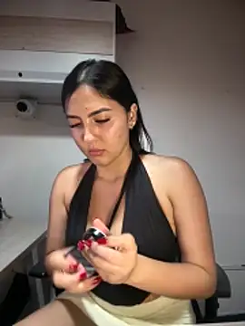 Snapshot of MarianaBenz chatting on April 3, 2026, 11:25 pm MarianaBenz online show from April 3, 2026, 11:25 pm