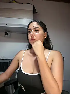 Snapshot of MarianaBenz chatting on April 4, 2026, 11:46 pm MarianaBenz online show from April 4, 2026, 11:46 pm