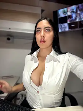 MarianaBenz online show from May 24, 2026, 9:42 pm