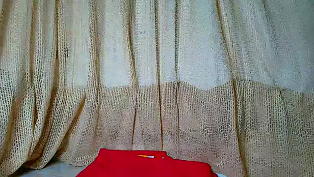 Snapshot of luciana_daza chatting on December 3, 2024, 2:03 am luciana daza online show from December 3, 2024, 2:03 am