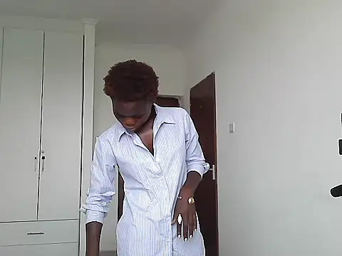 petiteebony 81 online show from March 12, 2026, 7:47 am