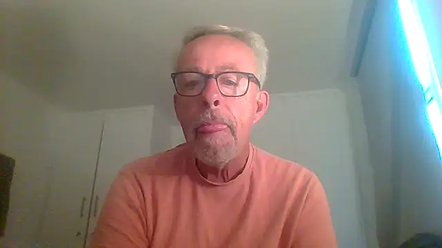 Snapshot of tuggy59 chatting on September 21, 2025, 4:47 am tuggy59 online show from September 21, 2025, 4:47 am