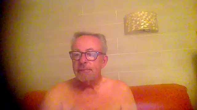 Snapshot of tuggy59 chatting on October 22, 2025, 5:30 am tuggy59 online show from October 22, 2025, 5:30 am