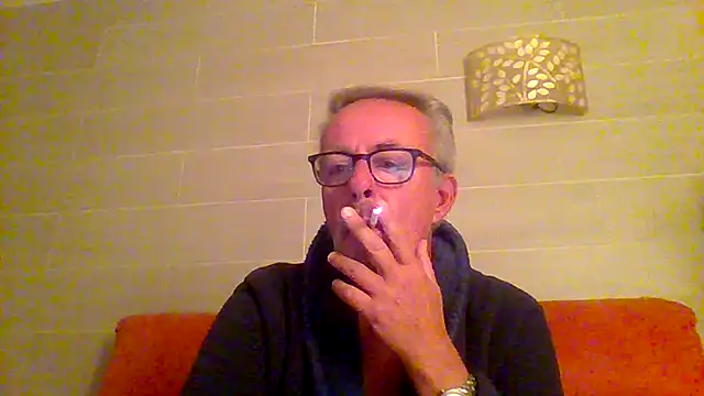 tuggy59 online show from December 15, 2025, 4:28 am