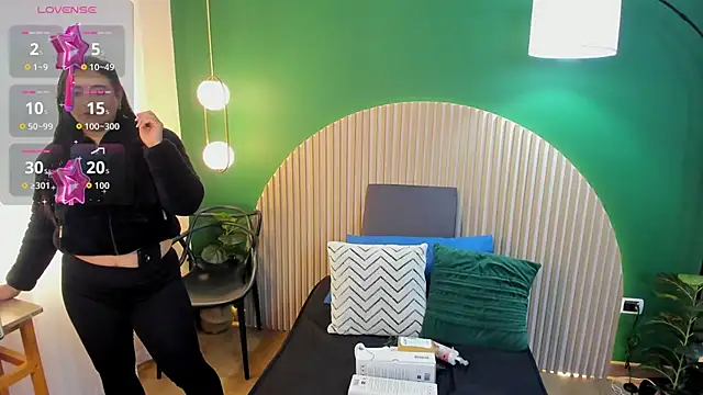 taylor bennet online show from September 21, 2025, 12:07 pm