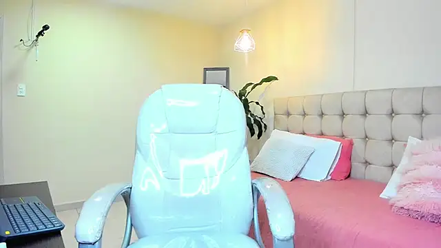 Alex cute77 online show from March 14, 2025, 12:29 pm