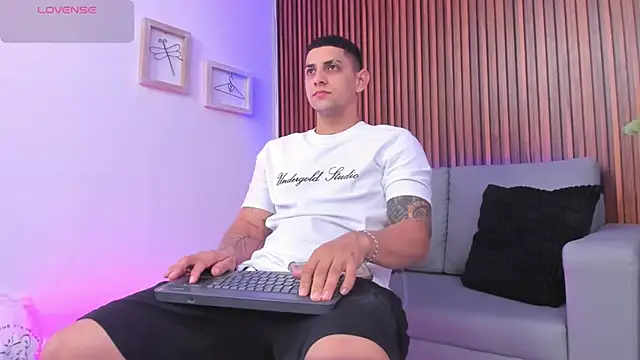 Alex cute77 online show from April 7, 2026, 12:16 pm