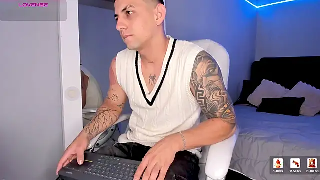 Snapshot of Alex_cute77 chatting on June 20, 2026, 12:08 pm Alex cute77 online show from June 20, 2026, 12:08 pm