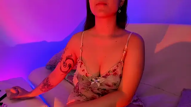 Gloomydoll online show from February 18, 2025, 1:44 pm