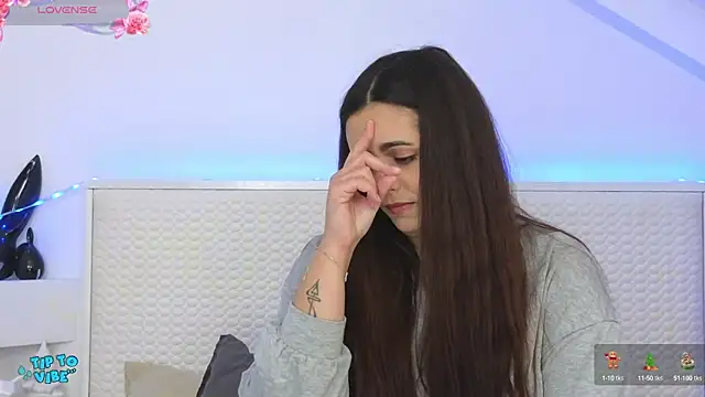 Eva Rogers  online show from December 3, 2024, 4:28 pm