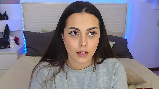 Eva Rogers  online show from January 22, 2025, 1:53 pm