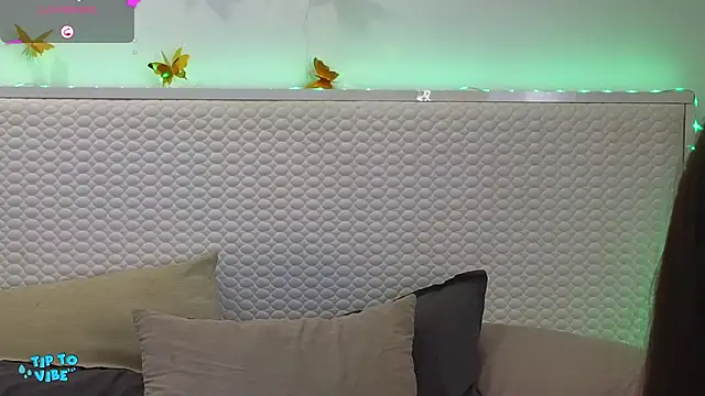 Eva Rogers  online show from March 4, 2025, 8:02 am